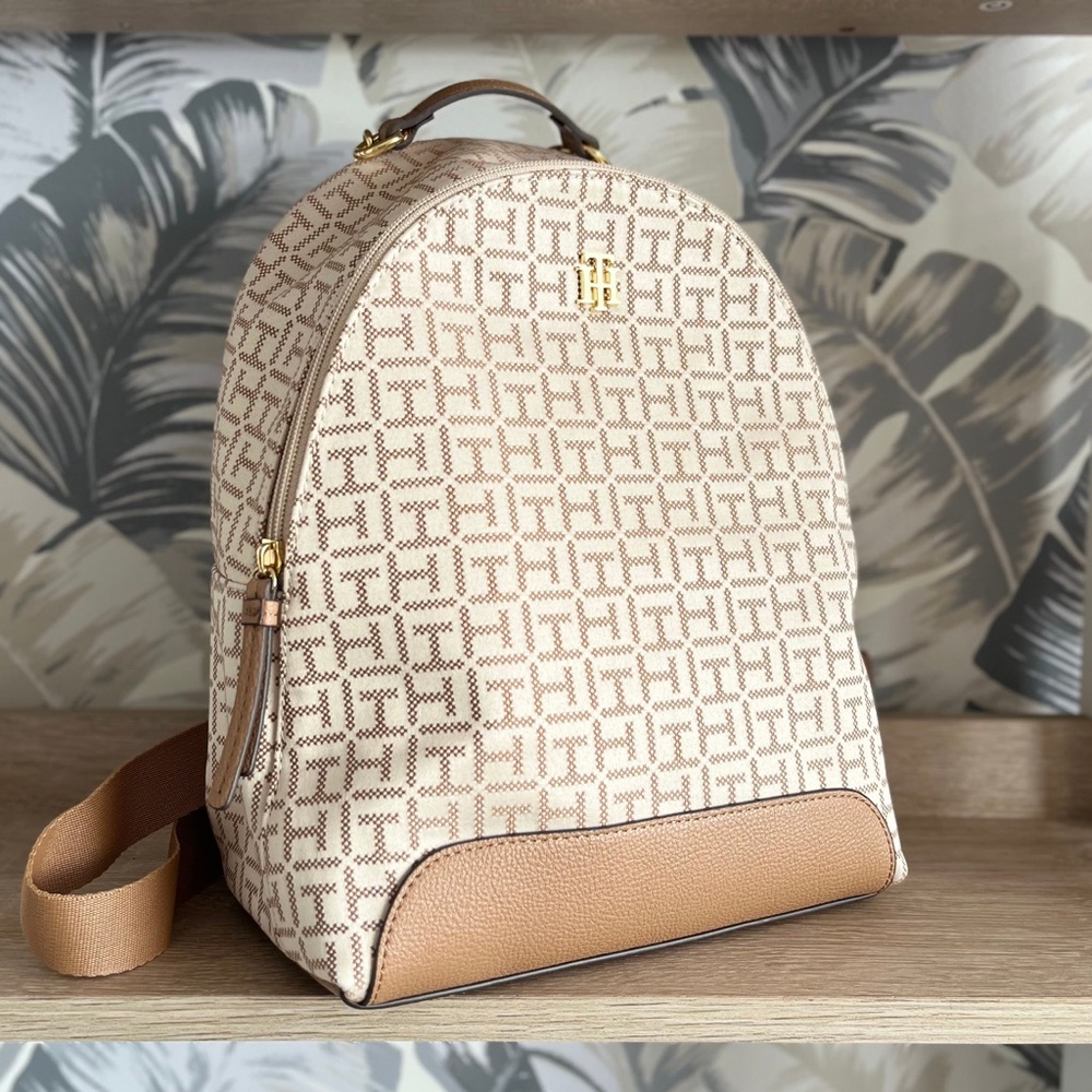 Tommy Hilfiger Cream and Tan Backpack NWT - Picture 2 of 16